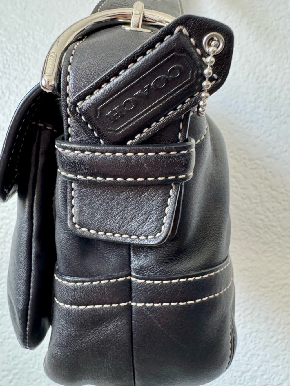 Coach Soho Black Leather Flap Shoulder Bag Buckle Detail Classic 0658 EUC - Picture 4 of 10